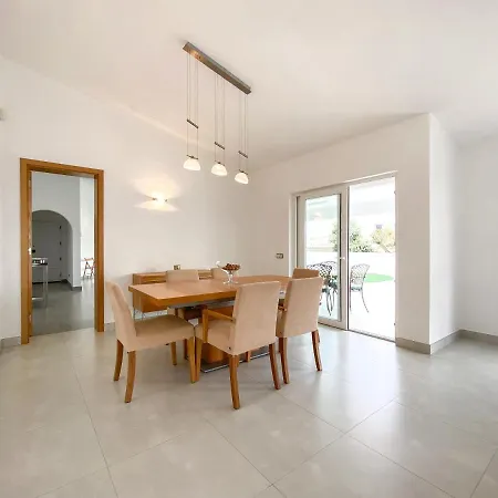 Casa Colibri - Com Ginasio, Sauna E Piscina Aquecida
